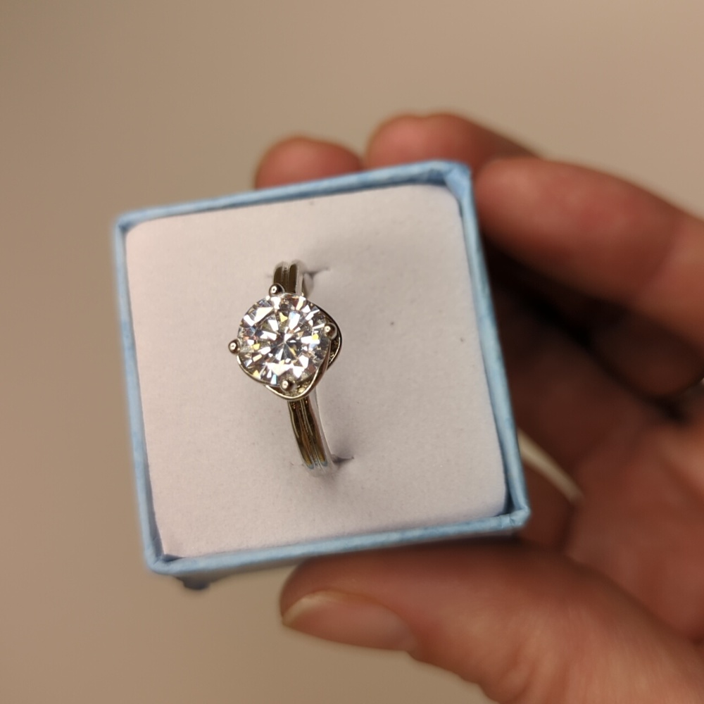 Fragrant Jewels Size 7.5 Ring Clear CZ NWOT